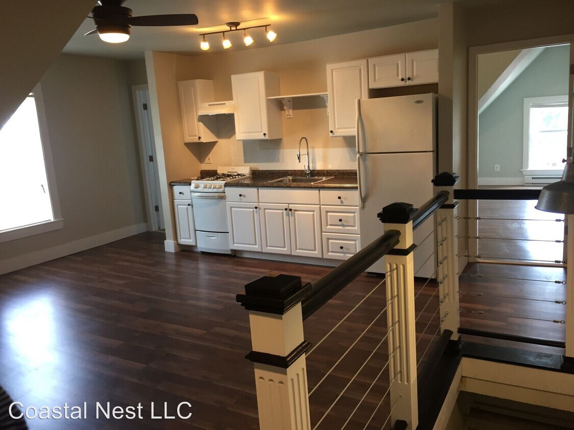 699 Main St Unit 2, Westbrook, ME 04092 Room for Rent in Westbrook