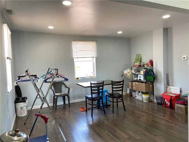 Foto del edificio - 6903 McClure Ave