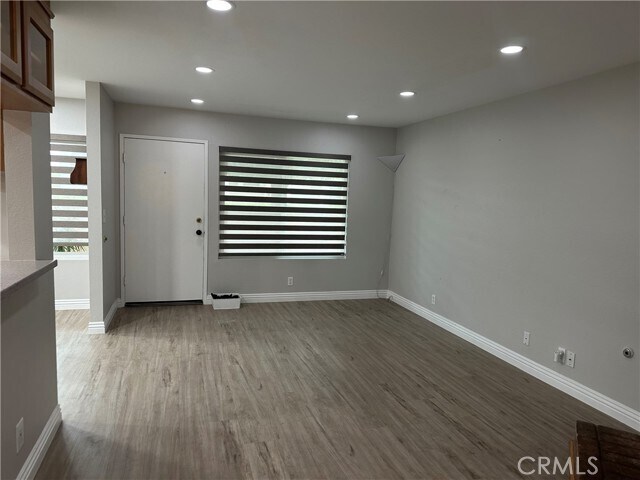 Foto del edificio - 12055 Foster Rd