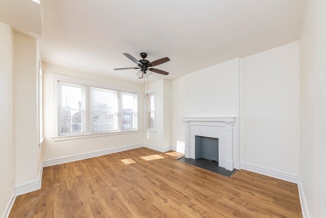 Foto del edificio - 4737 N St Louis Ave