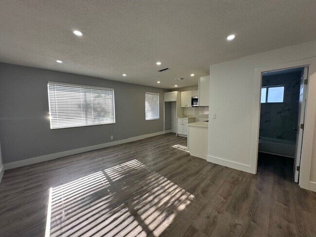Foto del interior - 18 Ave. Villas LLC