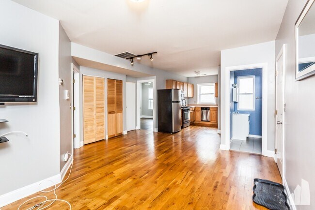 Building Photo - 1645 W Lunt Ave