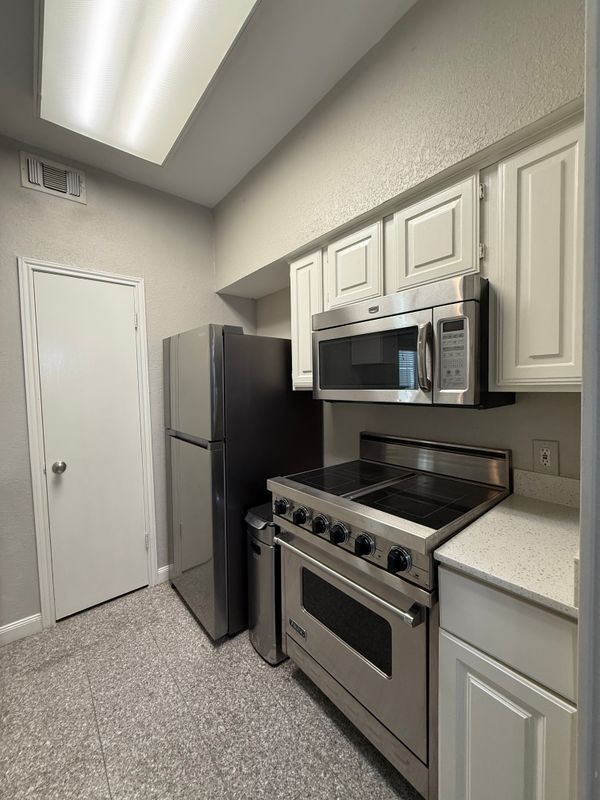 Building Photo - 6220 Bentwood Trail