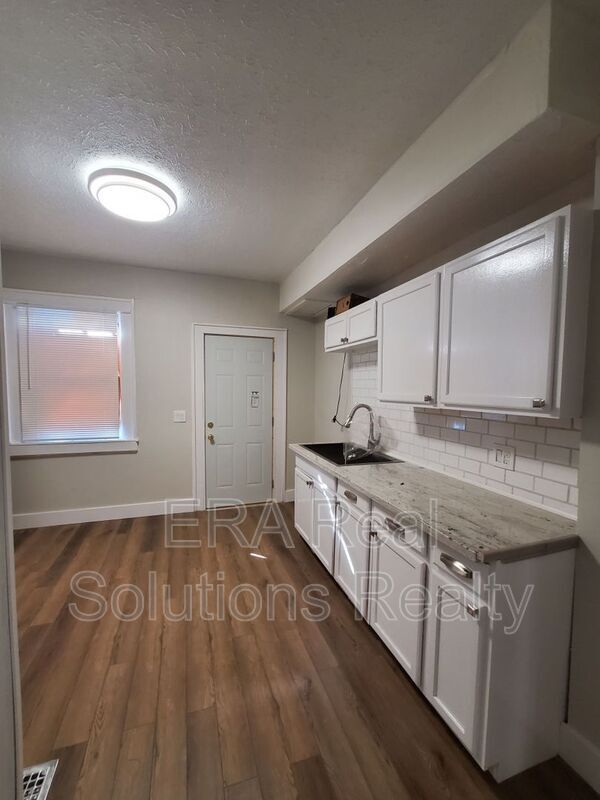 Building Photo - 775 E Starr Ave