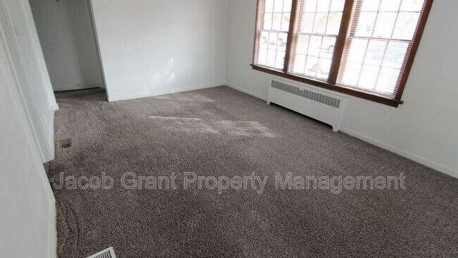 Building Photo - 158 S 10th Ave