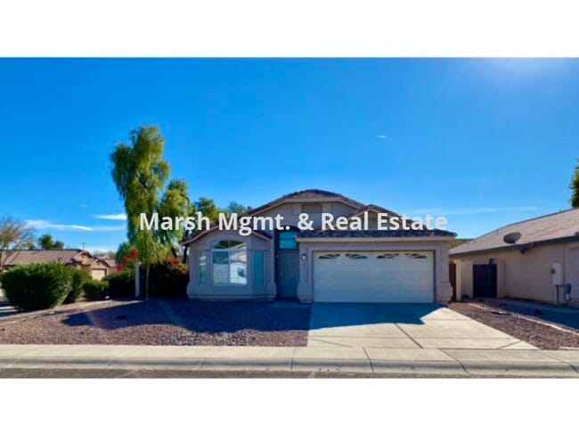 Great 3 bedroom home with lots of living s... - Great 3 bedroom home with lots of living s...