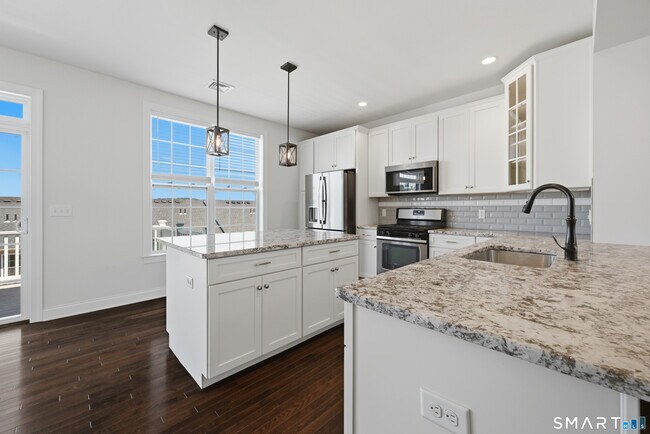 Building Photo - 15 Moorland Dr