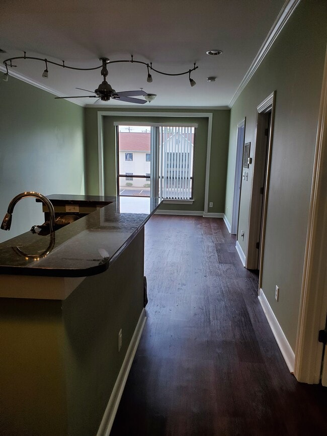 Building Photo - 411 W Washington St