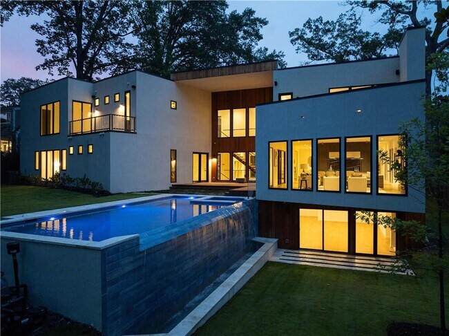 Foto del edificio - 3566 Cantrell Rd NE