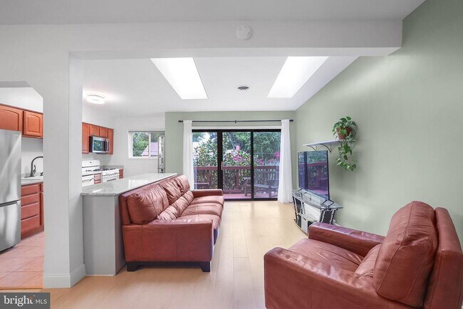 Foto del edificio - 2700 Dartmouth Rd