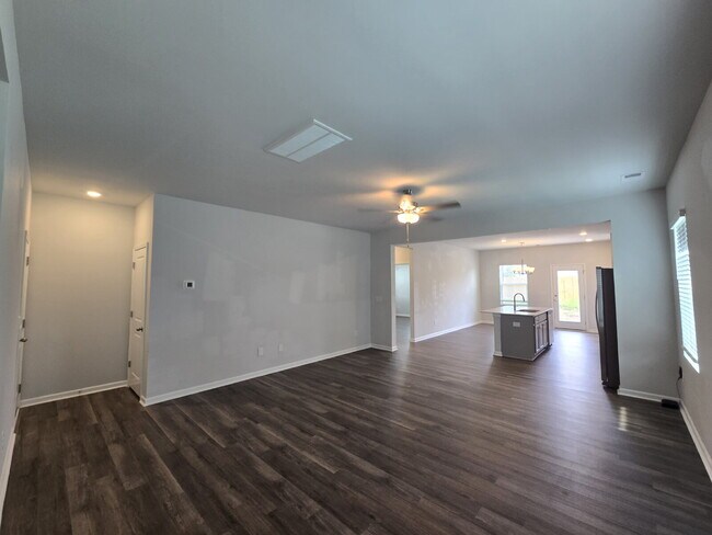 Building Photo - 517 Sandy Holw Dr