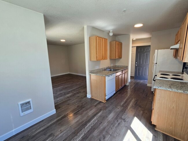 Building Photo - Pioneer Village Apartments