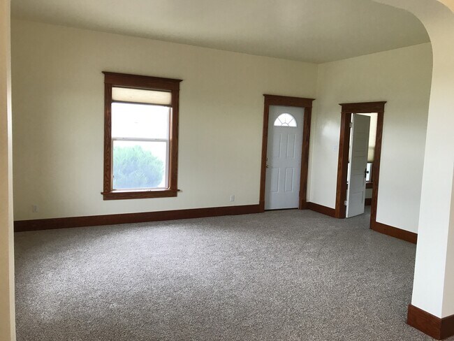 Foto del edificio - One of a kind ranch home with lake mountain views!