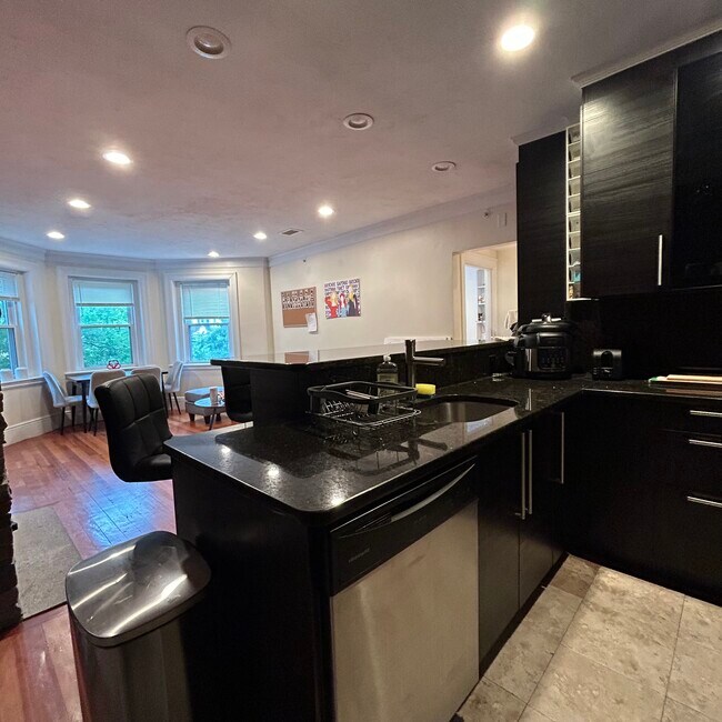 Foto del edificio - 1616 Beacon St