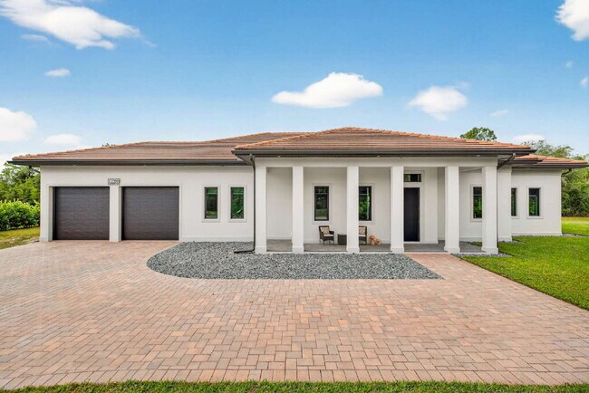 Foto del edificio - Newly built upscale home on a private 1-acre lot in the quiet Bell Villa community of Bonita Spri...