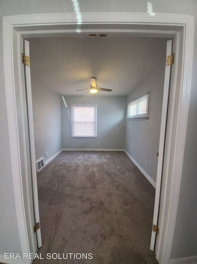 Building Photo - 2 br, 1 bath House - 553 S Everett Av