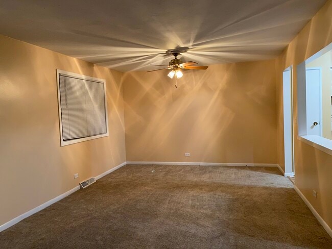 Building Photo - 519 Racine Ln