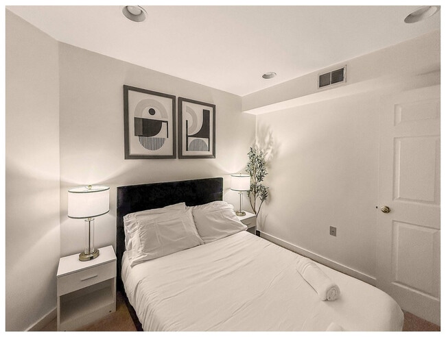 Building Photo - 250 S 17th St