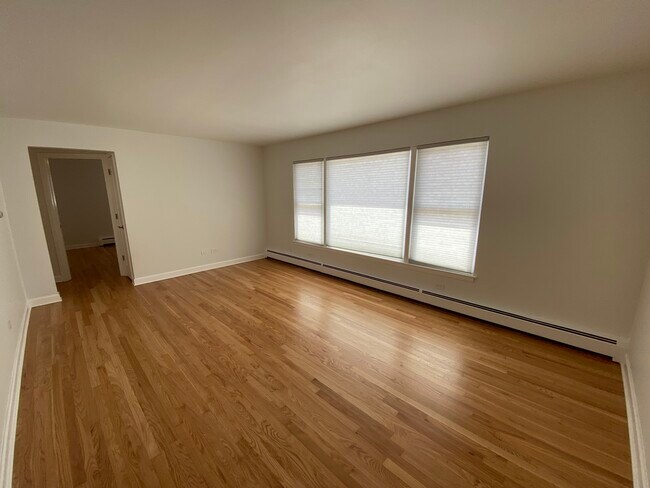 Foto del edificio - 3146 Ridgeland Ave
