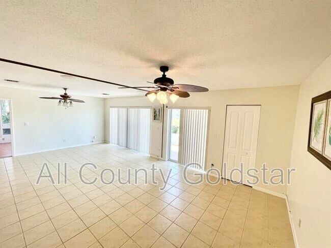 Foto del edificio - 437 Wexford Cir
