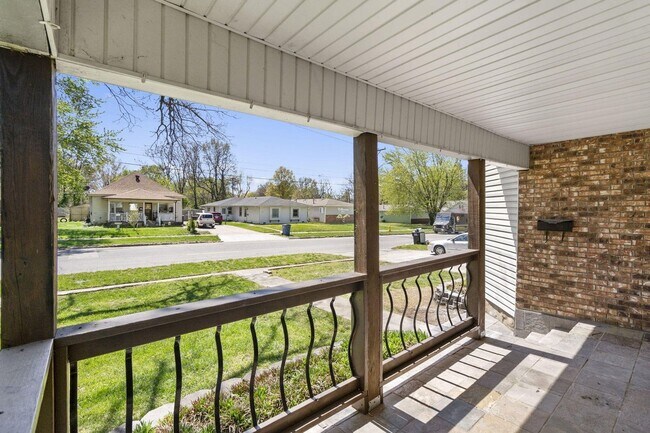Foto del edificio - REMODELED 3 Bed | 1 bath | FENCED IN YARD ...
