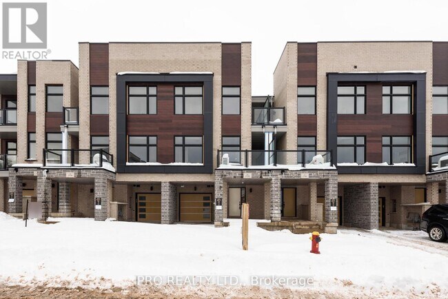 Building Photo - 2538 Littlefield Cres