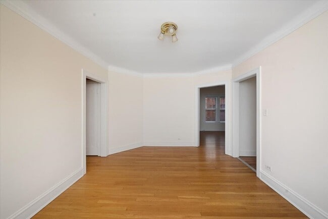 Foto del edificio - 735 Hinman Ave