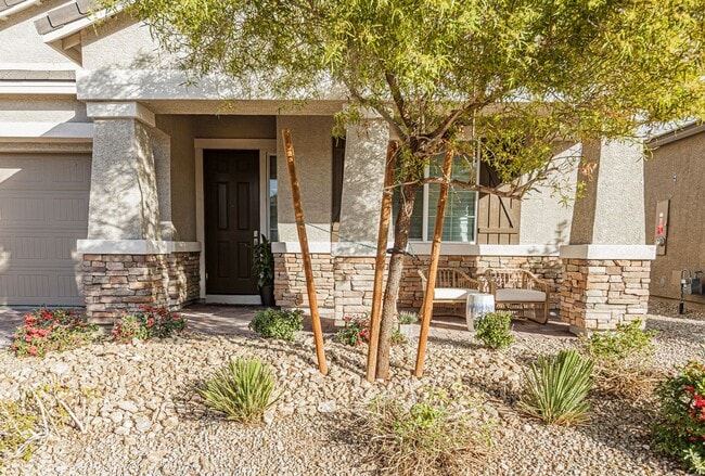 Building Photo - One Story Model Home