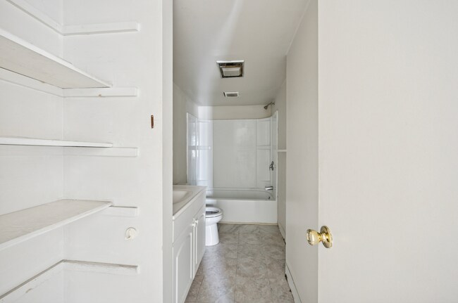 Foto del edificio - 2133 Spring Garden St
