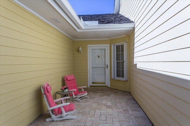 Foto del edificio - 216 Colony Way W