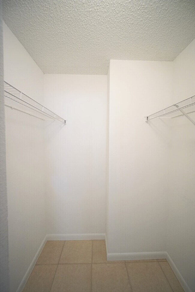 Building Photo - 5618 Baywater Dr