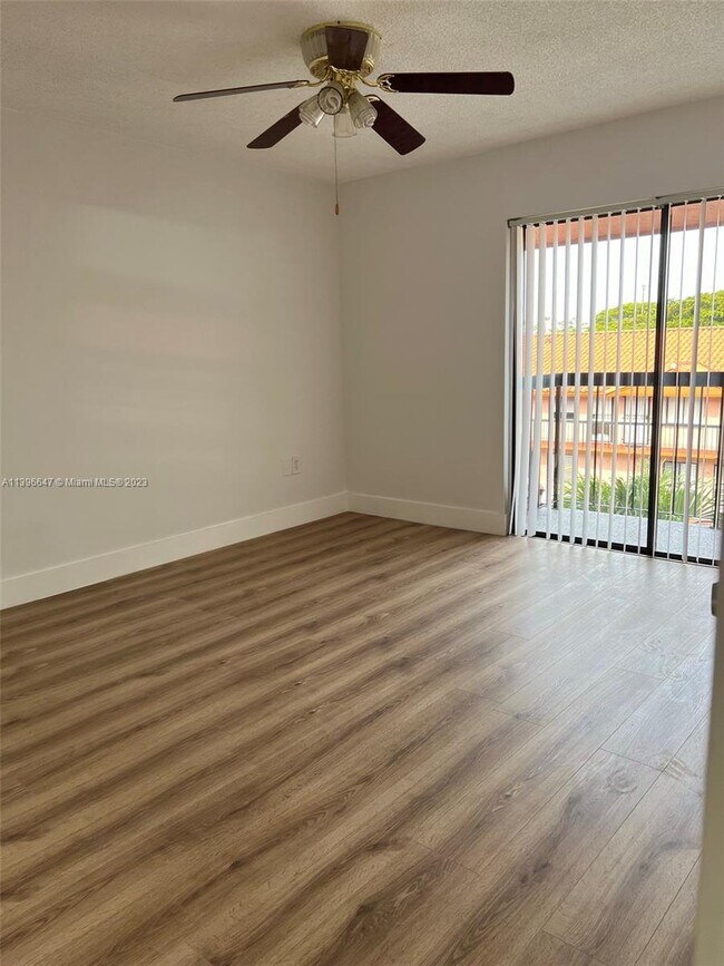 Foto del edificio - 2186 W 60th St