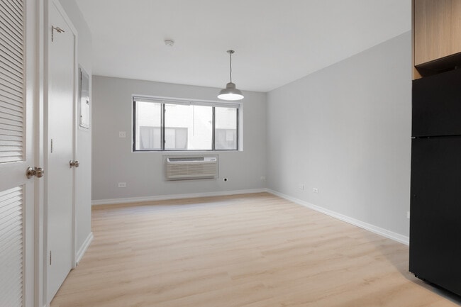 Building Photo - 5411 N Winthrop Ave