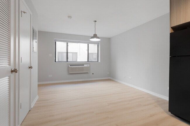 Foto del edificio - 5411 N Winthrop Ave