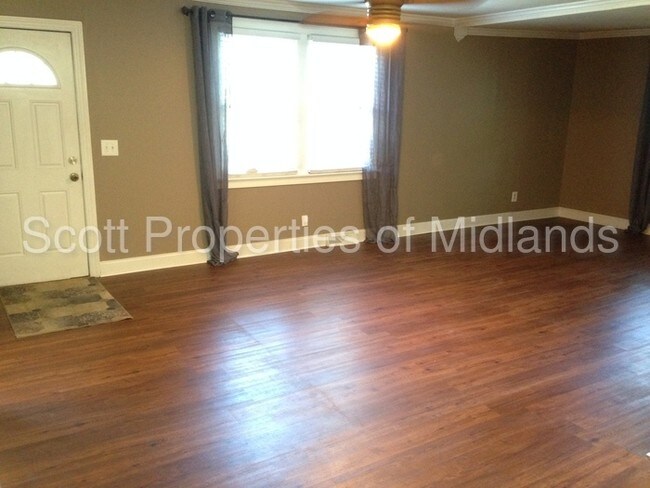 Foto del edificio - 421 Greenwood Rd