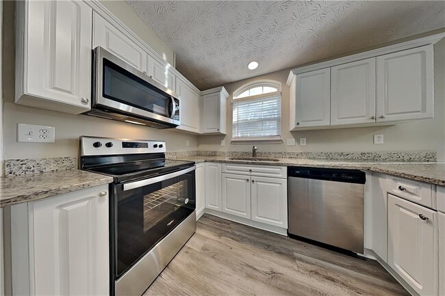 Building Photo - 368 Dunagan Chase Dr SE