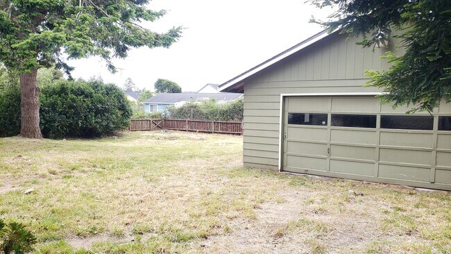 Building Photo - Single Family Home In McKinleyville!