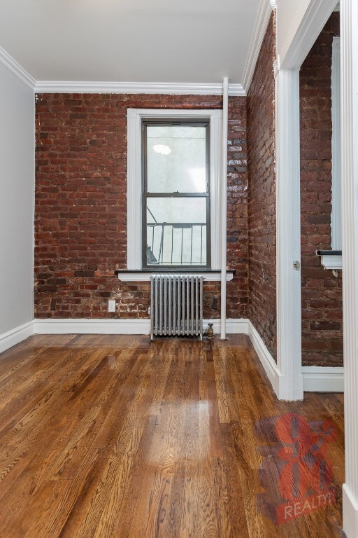 Building Photo - 410 E 13th St
