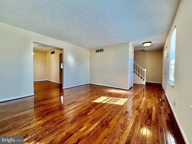 Building Photo - 402 Chalmers Ave