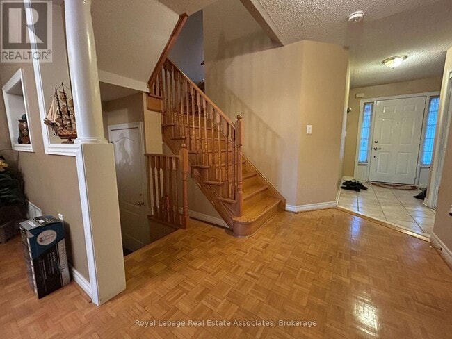 Building Photo - 122 Pressed Brick Dr