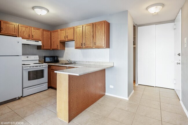 Foto del edificio - 2400 N Lakeview Ave