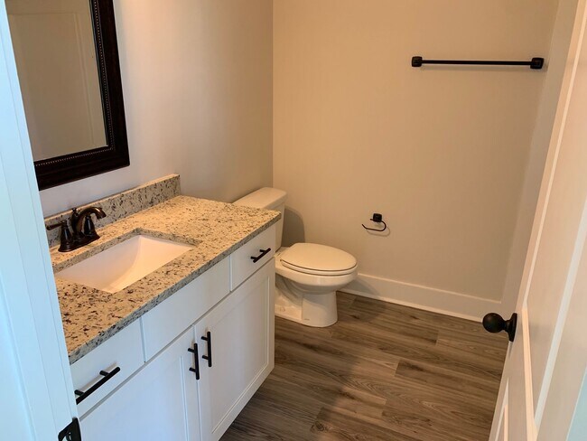 Foto del edificio - Twin Forks Townhomes