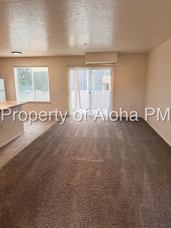 Building Photo - 1041 W Pine Ave