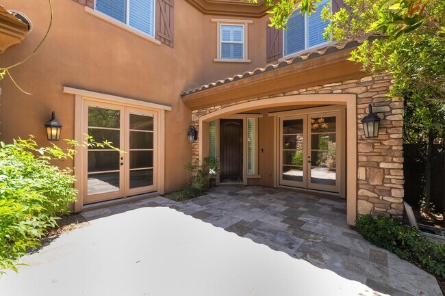 Building Photo - Elegant model home at Club Madeira!