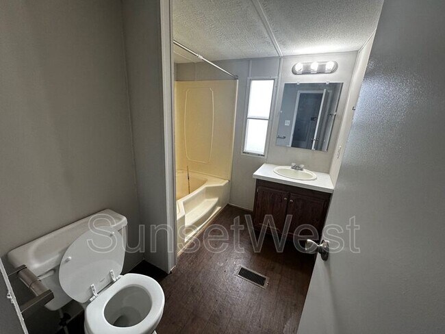 Building Photo - 4428 Rainbow Ln