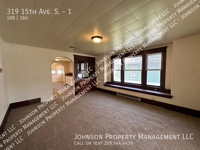 Building Photo - 319 15th Ave S
