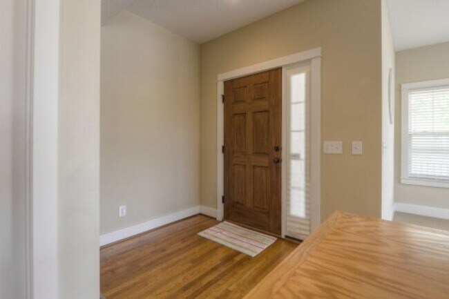 Building Photo - 819 N 5th ST