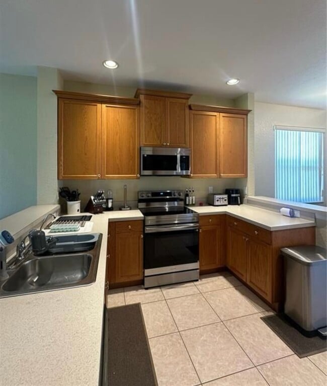Building Photo - 2956 White Cedar Cir