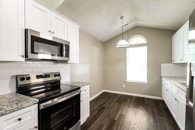 Foto del edificio - 8731 Purple Thistle Ln