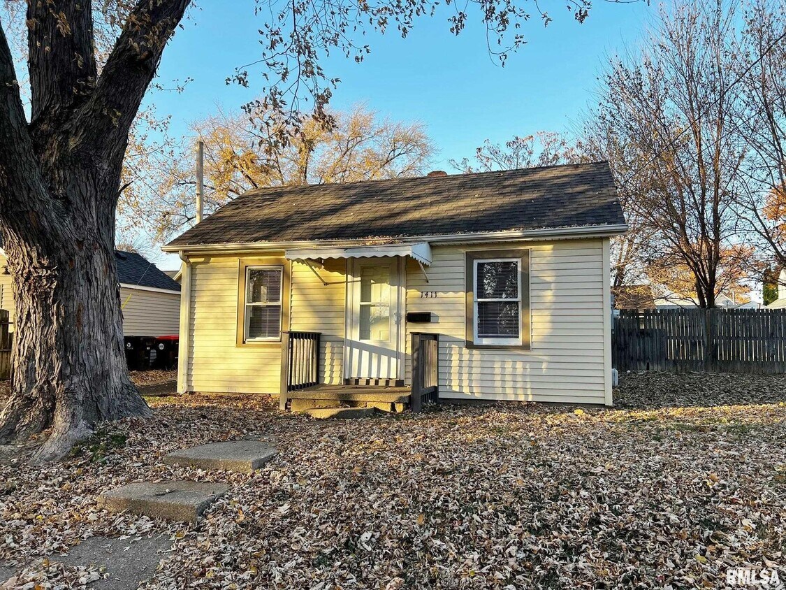 Foto principal - 1411 E Crestwood Dr